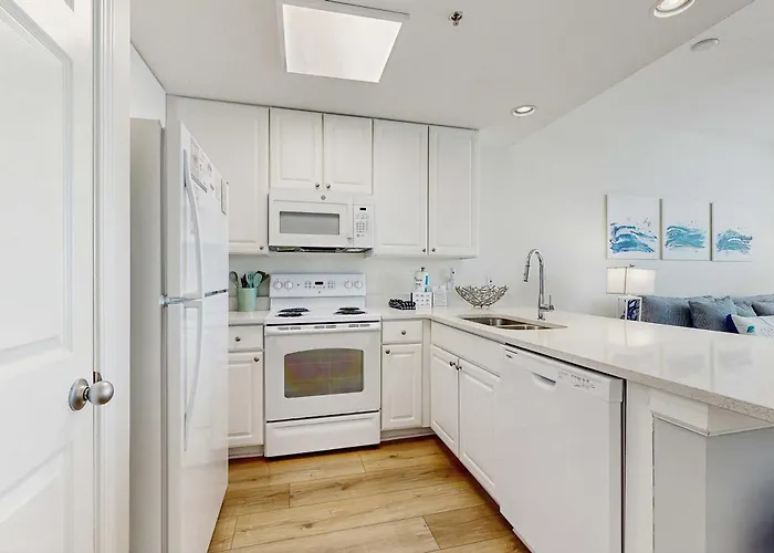 Gulf-front Retreat Perfect For Couples With Shared Pool & Hot Tub Free Wifi & Wd Holiday home Gulf Shores
