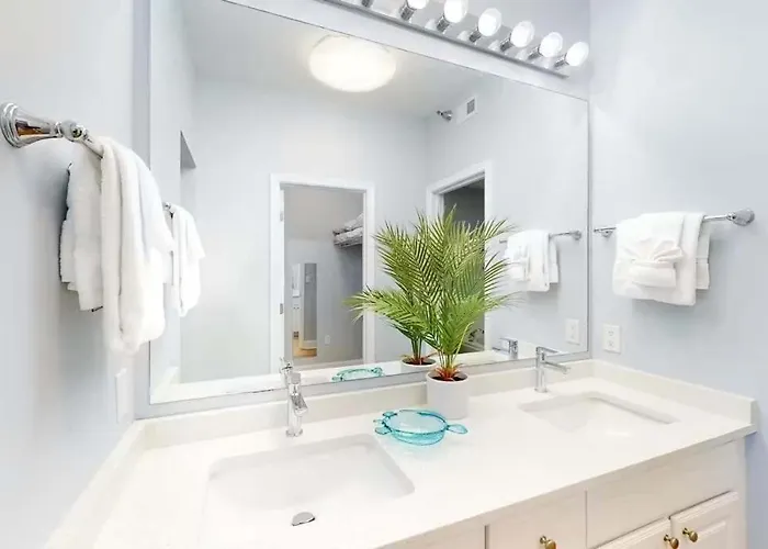 Gulf-front Retreat Perfect For Couples With Shared Pool & Hot Tub Free Wifi & Wd Gulf Shores