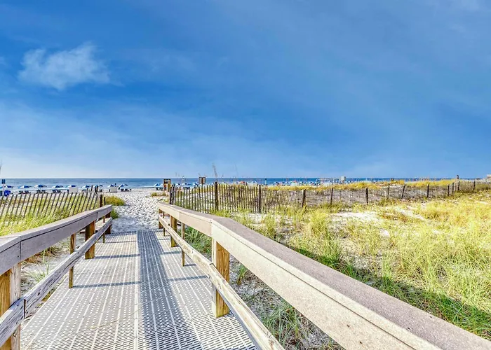Gulf-front Retreat Perfect For Couples With Shared Pool & Hot Tub Free Wifi & Wd Holiday home *